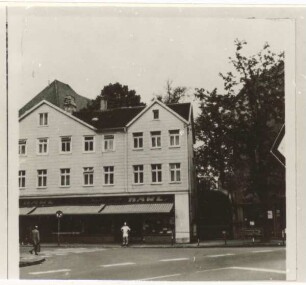 Lange Straße Kreuzung Wotanstraße. Detmold. Blick auf den Treppensteig zur Weerthschule