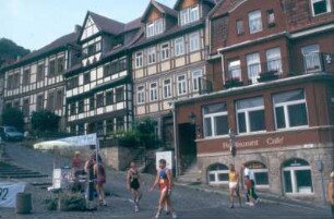 Blankenburg, Markt. Häuserzeile mit Restaurant und Café am Markt (Westseite)