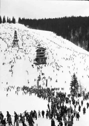 Feldberg: Sprungschanze im Fahler Loch; von der Straße