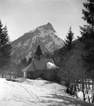 Ostrachtal. Hubertuskapelle (1928). Ansicht mit Giebel (1948 m hoch)