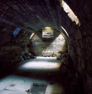 Çavdarhisar (antiker Name: Aizanoi). Zeustempel, Tonnengewölbe unter dem Tempel