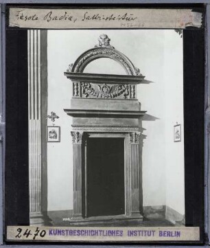 Fiesole, Badia Fiesolana : Portal