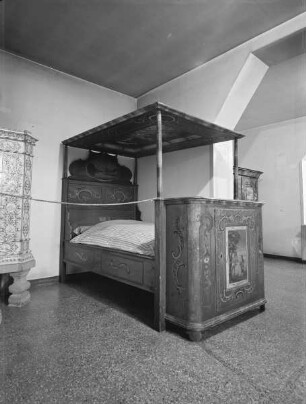 Himmelbett mit Bettkasten