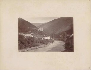 Landeck mit Burg und Inn in Nordtirol