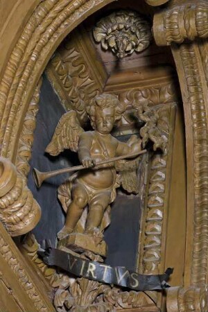 Putti als Allegorien der vier Elemente — Putto mit Fanfare und Blitzbündel