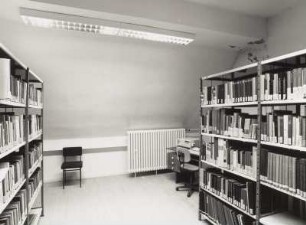 Sächsische Landesbibliothek - Staats- und Universitätsbibliothek Dresden. Zweigbibliothek Maschinenwesen, Teilbibliothek Produktionstechnik/Werkzeugmaschinen. Magazin mit PC-Arbeitsplatz (Dienstplatz)