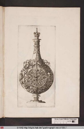 Bauchige Flasche mit ornamentalen Verzierungen, Füllhörnern, Blumenranken und Früchten.