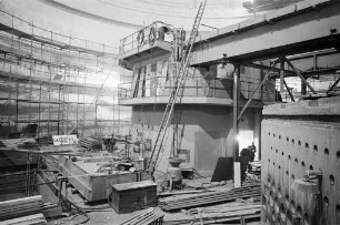 Bau des Atomreaktors bei Leopoldshafen.