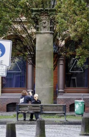 Säule mit Kapitell