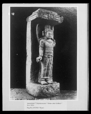 Statue einer Gottheit