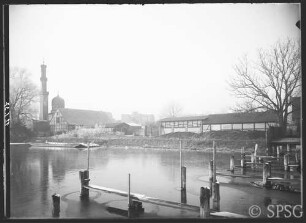 Potsdam, Wasserwerk, Ansicht von der Neustädter Havelbucht mit Anlegestegen.