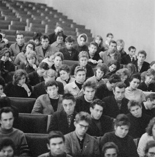 Auf Lenins Spuren : Kasan. Universität, Studenten während einer Vorlesung