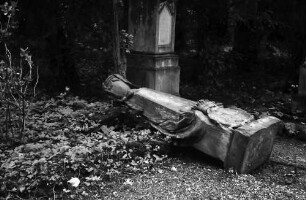 Freiburg: Alter Friedhof; Grabsschändung, umgeworfene Grabkreuze