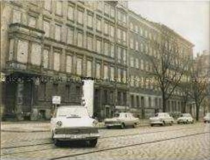 Blick auf zugemauerte Wohnhäuser an der Bernauer Straße