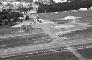 Freiburg: Luftbilder; Landepiste und Tower