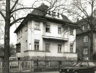 Dresden-Trachau, Wilder-Mann-Straße 49. Wohnhaus. Straßenansicht mit Einfriedung