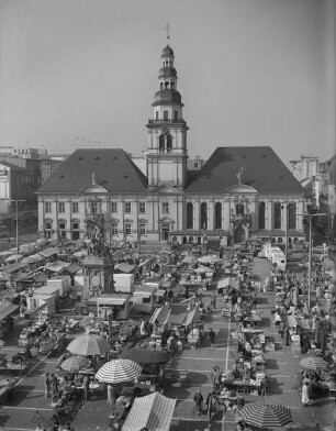 Altes Rathaus und katholische Untere Pfarrkirche Sankt Sebastian — Katholische Untere Pfarrkirche Sankt Sebastian