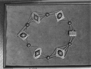 Glieder-Collier mit aufgesetzten Sternen