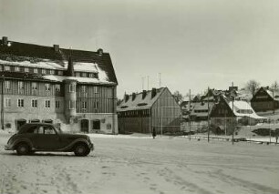 Altenberg, Platz des Bergmanns, Blick zum Rathaus, Winteraufnahme