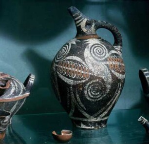 Iraklion. Archäologisches Museum II 34. Kanne mit Doppelspirale, Palast von Phaistos, 1900 v. Chr