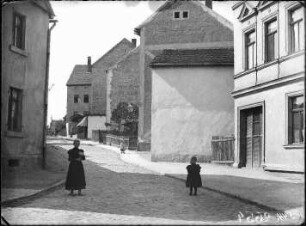 Der Schleifweg gen Südwesten an der Mündung zum Advokatenweg, links: Advokatenweg 16, rechts: Advokatenweg 17, Bildmitte: Schleifweg 8, Schleifweg 9, Schleifweg 10