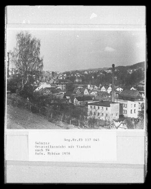Stadtansicht von Sebnitz mit Viadukt : Sebnitz. Ortsteilansicht mit Viadukt nach Nordwesten