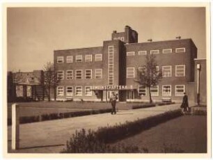 Wohnsiedlung (Kleinstwohnungen) an der Pfarrstraße, Hindenburg: Grünanlage und Gemeinschaftshaus der Siedlung