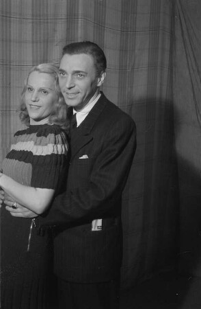 Aufnahmen aus dem literarischen Kabarett "Schall und Rauch" in Berlin, November 1946. Mit Lilli Schubert, Wolfgang E. Parge, A. W. Neubert u. a.