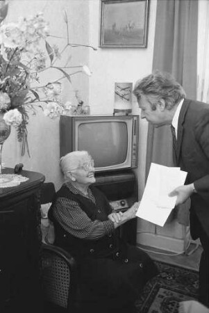 102. Geburtstag der ältesten Karlsruher Bürgerin Mina Maag