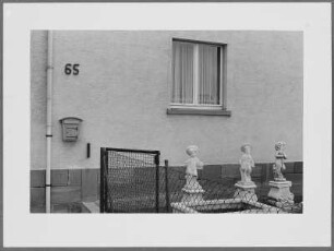 Skulpturen auf dem Betriebsgelände eines Bildhauers, Mainz