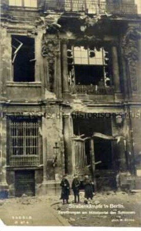 Zerstörungen am Mittelportal des Berliner Schlosses nach den revolutionären Kämpfen