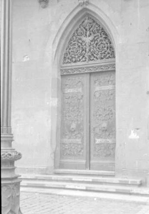 Frankfurt: Tor zum Römer, schmales