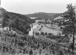 Hennersdorf : Hennersdorf. Ortsansicht, Blick zur Augustusburg
