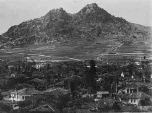 Gesamtansicht von Prilep : Blick über die Stadt Prilep. Im Hintergrund Berge