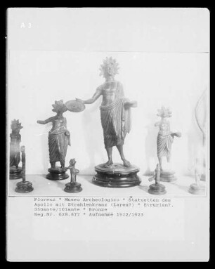 Statuetten des Apollo mit Strahlenkranz (Laren?)
