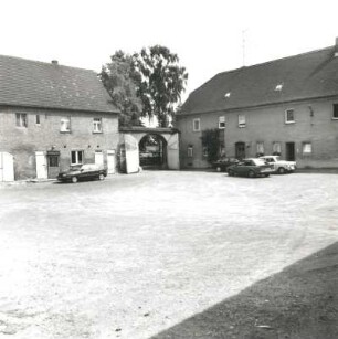 Nerchau-Würschwitz, Nummer 22. Ehemaliger Vierseithof (1834). Hofecke mit Toranlage