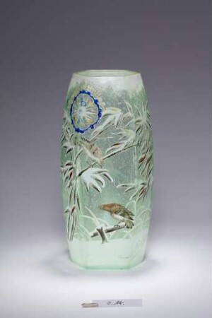 Vase mit Vögeln auf verschneitem Bambus und Umschrift: "Tempus Stellae"