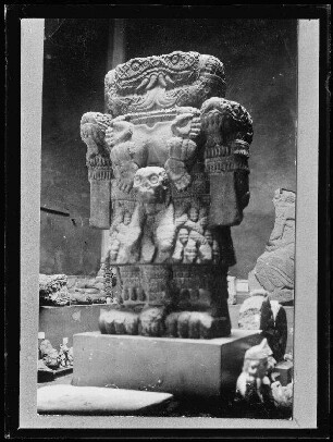 Mexiko-Stadt (Mexiko): Nationales Museum für Anthropologie: Standbild der aztekischen Göttin Quetzalcoat bzw. Coatlicuel