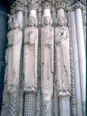 Säulenfiguren vom rechten Gewände