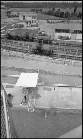 Freiburg: Blick vom Tank auf Lager und Verwaltungsgebäude