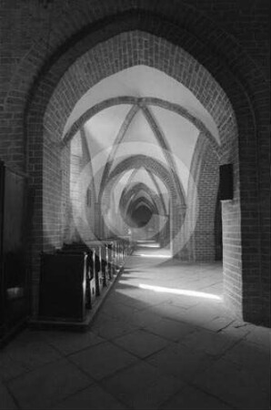Seitenschiff der Klosterkirche Groß Rauden