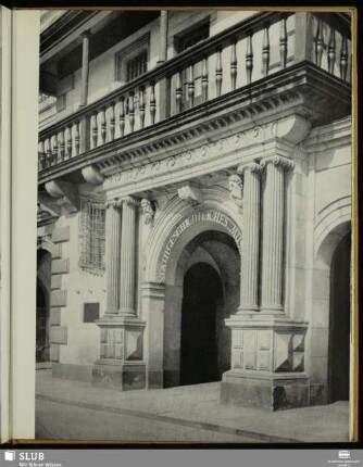 Abb. 105 Portal des Alten Rathauses am Markt