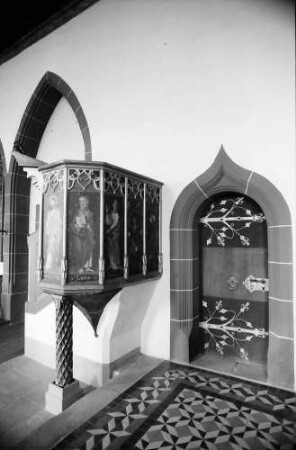 Rötteln: Gotische Kanzel und Tür