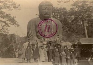 Touristengruppe vor dem Großen Buddha (Daibutsu) in Kamakura : Weltreisen. Touristengruppe vor dem Großen Buddha (Daibutsu) in Kamakura