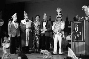 Freiburg: Kolpinghaus; Vizepräsident der Karnevalsgesellschaft Rot-Weiss Speyer, Dr. Pfützer; Präsident der Badisch-Pfälzischen Karnevalsgesellschaft, Leo Mutzbauer, Freiburg; Richard Fahr, Breisgauer Narrenzunft am Pult