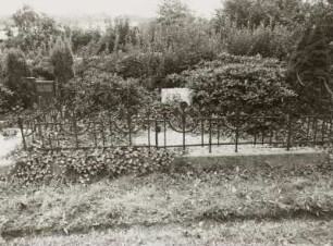 Grabanlage für den Maler Rudolf Schuster