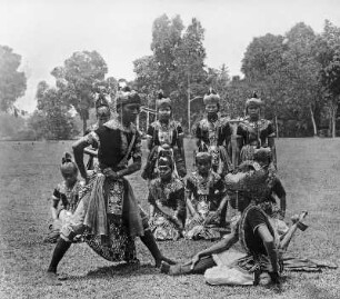 Java (Indonesien). Wayang Wong ("Schattentheater"), für den Fotografen posierend