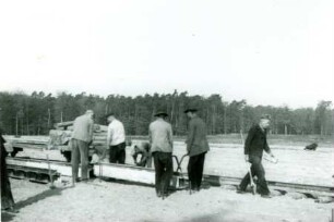 Herstellung Autobahn-Deckenlos, 1953