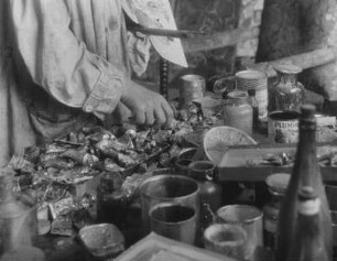 Otto Dix (1891-1969; Maler, Grafiker), Maltisch des Künstlers. Fotografie von Erich Andres, 1948. In: Nachlass Fritz Löffler. Dresden: SLUB Mscr.Dresd.2535,191