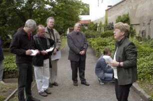 Katrin Nitzschke mit Teilnehmern der Veranstaltung